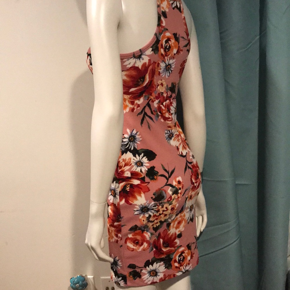 ❌SOLD SOLD SOLD❌🌸 LOVE CHESLEY - DRESS 🌸 - Picture 3 of 3